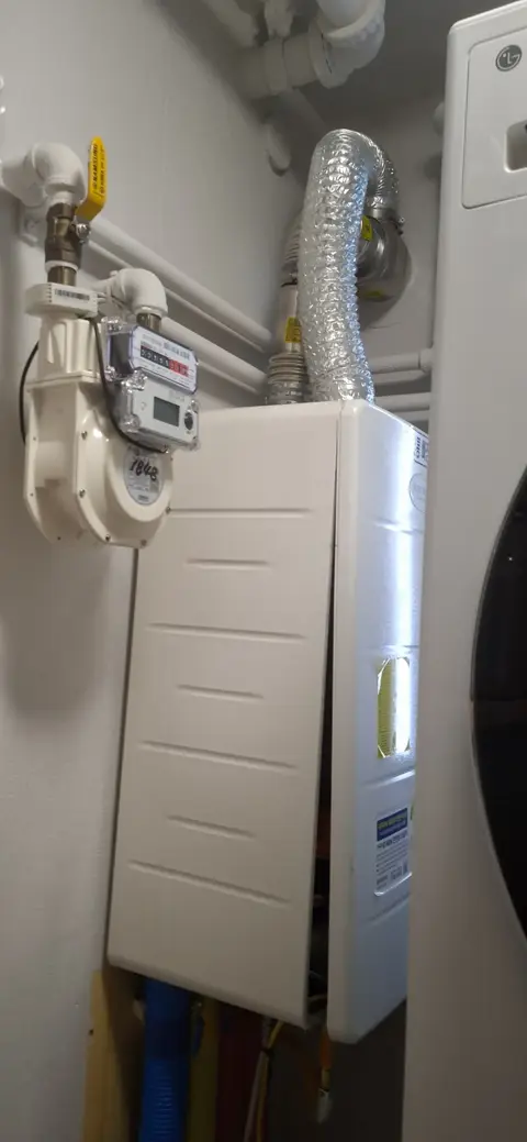 보일러교체 이전 실내 벽걸이 보일러 설치 상태