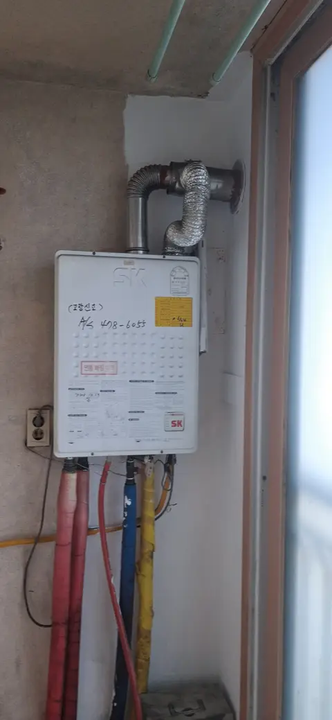 보일러교체 이전 실내 벽걸이 보일러 설치 상태